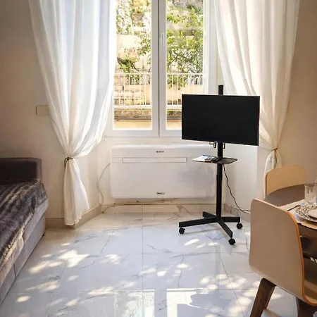 1 Min To Near Monaco - Air Conditioning Wifi *